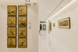 초충도와 산수화가 어우러진 포스코갤러리 전시복도